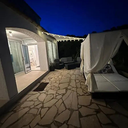 Vistamar Villa *
