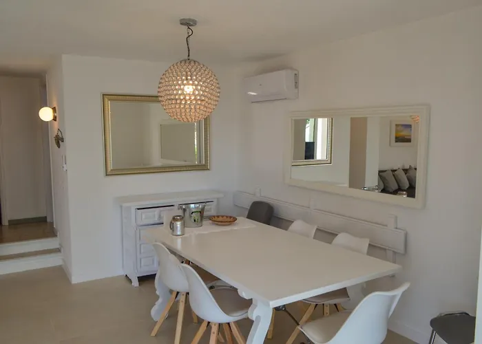 Villa Villa con el parking 24 privado en la playa *