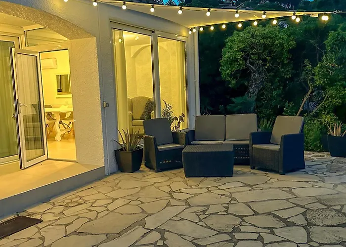 Villa con el parking 24 privado en la playa Villa