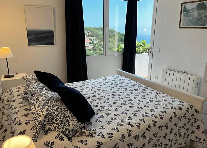 Villa con el parking 24 privado en la playa Villa *