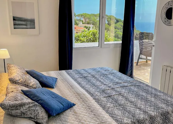 Villa con el parking 24 privado en la playa Villa Tossa de Mar