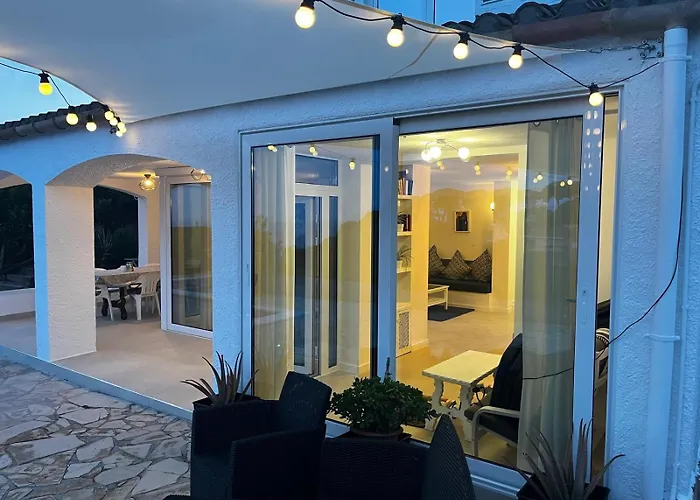 Villa con el parking 24 privado en la playa * Tossa de Mar