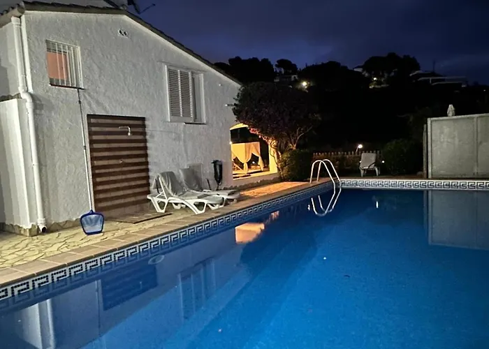 Villa con el parking 24 privado en la playa Tossa de Mar