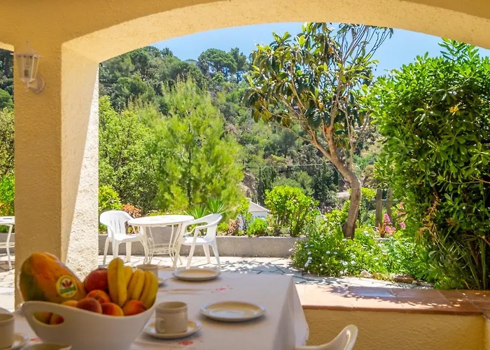 Villa con el parking 24 privado en la playa Villa Tossa de Mar