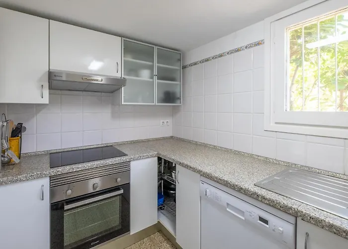 Villa con el parking 24 privado en la playa