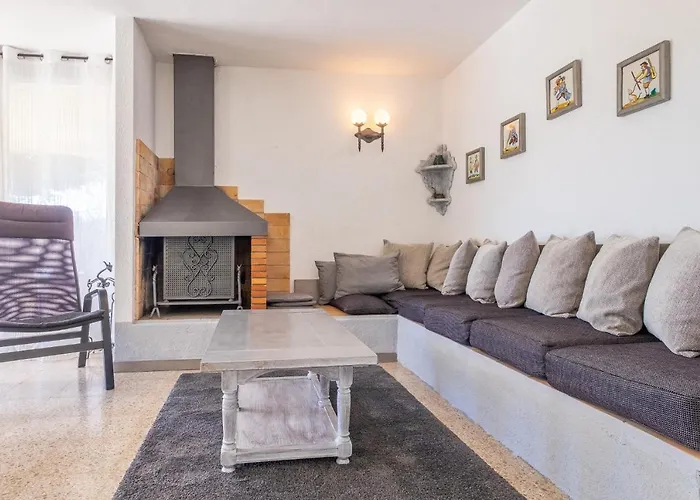 Villa con el parking 24 privado en la playa Villa